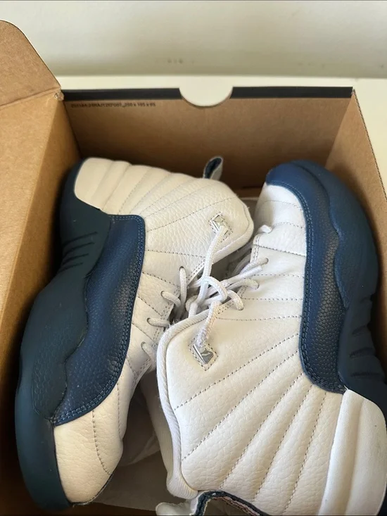 Nike White and Navy Retro Basketball Sneakers