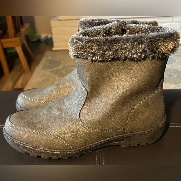 Khombu Faux Fur Trim Winter Boots in Dark Gray Size 10