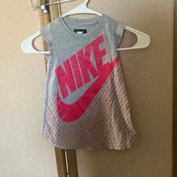 FINAL MARKDOWN Nike Kids Gray and Pink Graphic dress 3t