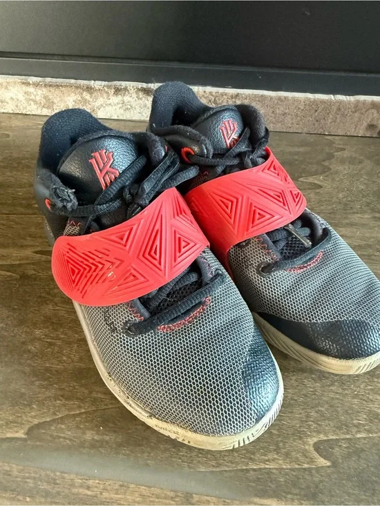 Nike Kyrie Flytrap III Kids Basketball Sneakers Black/Gray/Red US 2Y BQ5621-011