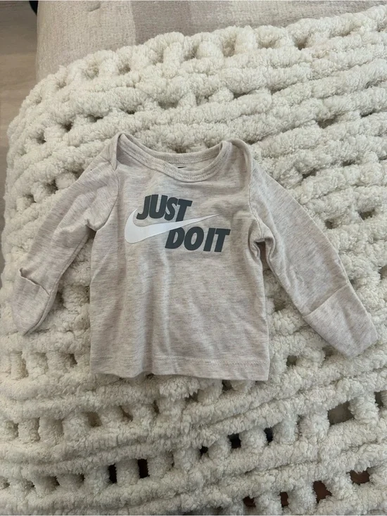 Nike Long-Sleeve 'Just Do It' Tee in Heather Gray and White