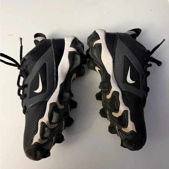 Nike Alpha Menace 4 Football Cleats Black/Metallic Silver Size 1Y