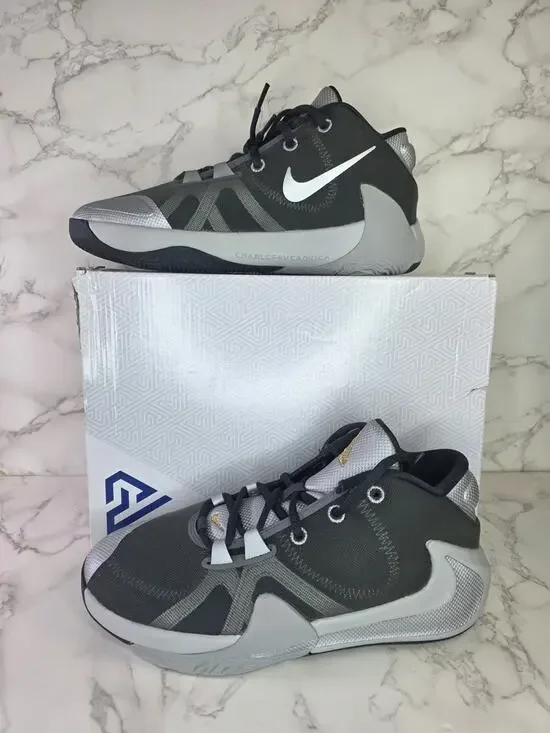 Nike Zoom Freak 1 Smoke Grey Big Kids 6.5Y Shoes Smoke Grey BQ5633-050