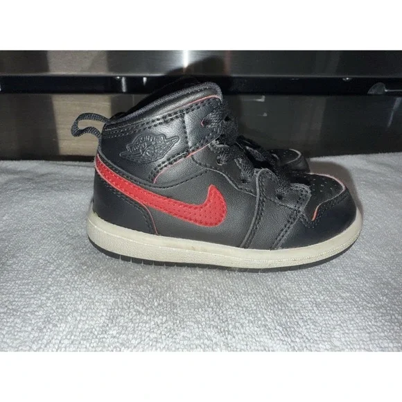 Nike Air Jordan 1 Size 6C Boys Retro‎ Black And Red  Sneakers