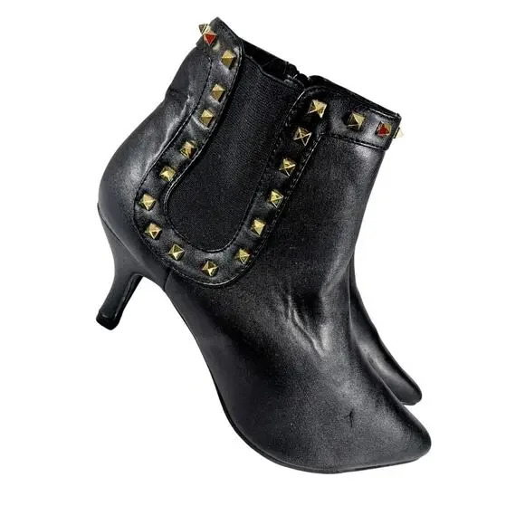 EY BOUTIQUE! BLACK VEGAN LEATHER & GOLD PYRAMID STUD DETAIL ZIP ANKLE BOOTS! 9M