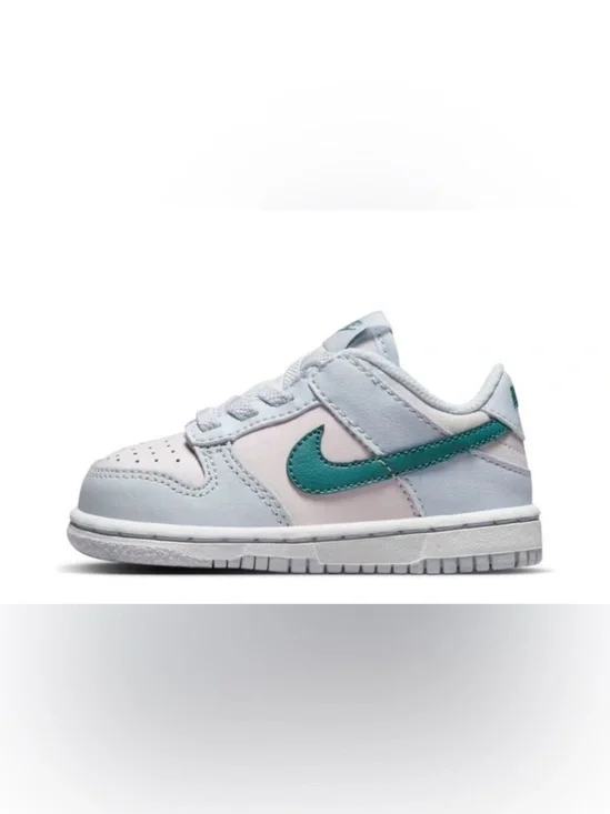 Nike Kids Low-Top Sneaker in White and Teal Green