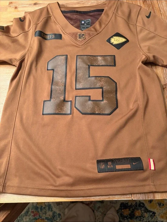 Nike NFL Kansas City Chiefs Patrick Mahomes #15 Salute to Service Jersey YOUTH M