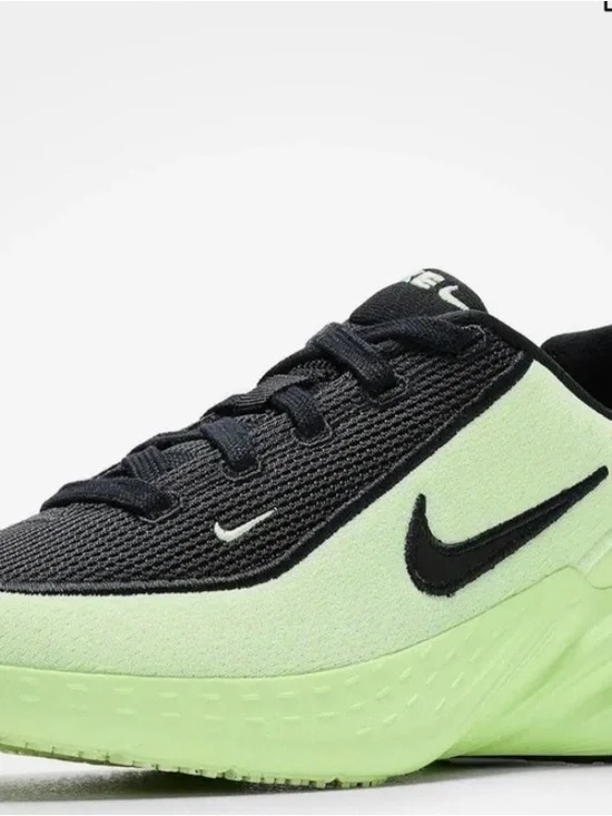 Nike Uplift Unisex Kids Black/Green  New!! 4Y