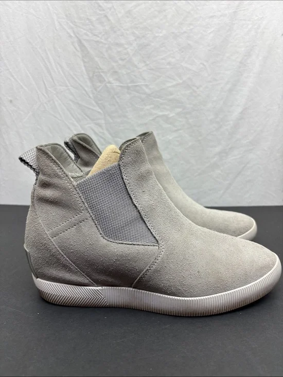 Sorel ankle wedge boots, SZ 8 women’s, box 71