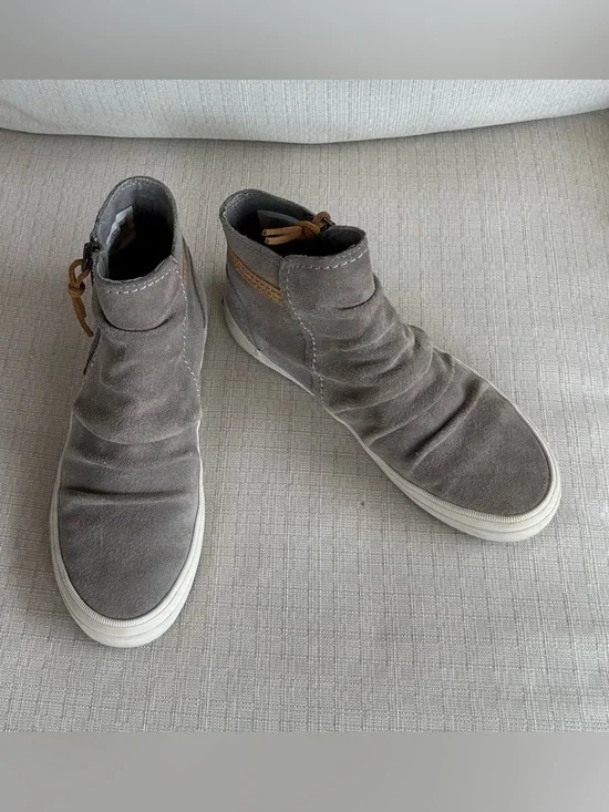 Sperry Crest Gray Suede High-Top Sneakers with Brown Leather Accents