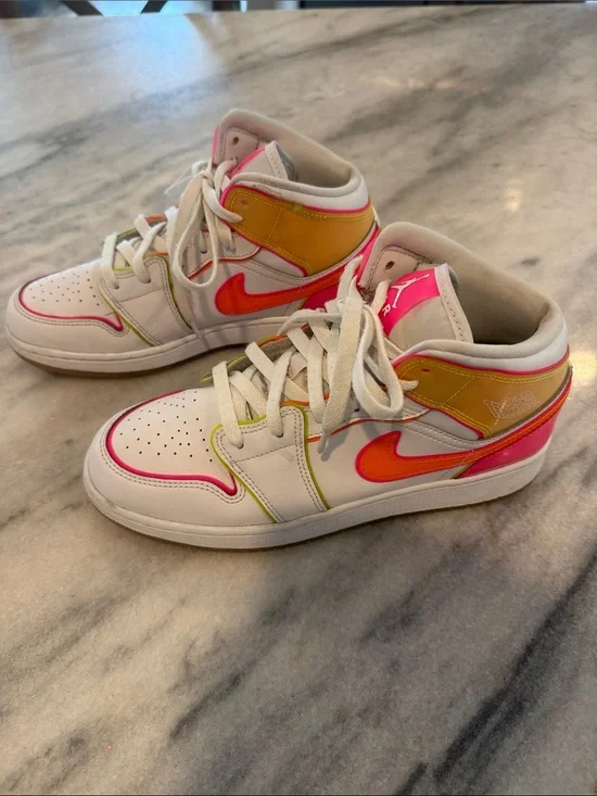 Jordan 1 Mid Edge Glow (GS) Size 7 Youth