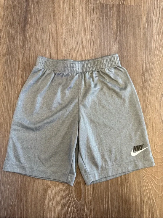 [Like New] Nike Boys Heather Gray Athletic Shorts with Logo - sz 7