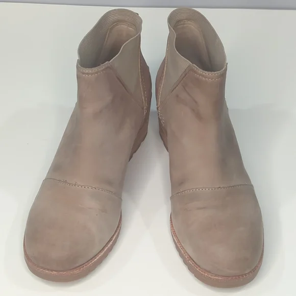 Sorel Women's Cate Chelsea Leather Slip-on Boots Tan 7.5