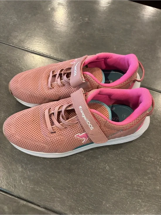 KangaROOS Women’s Athletic Sneakers with Teal Accent