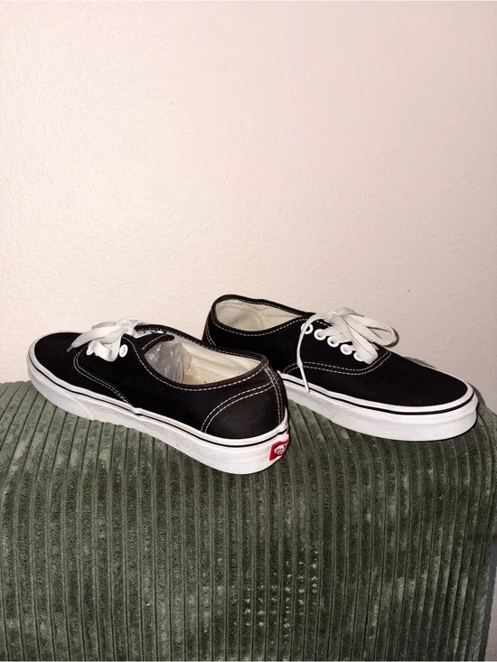Vans Black & White Classic Old Skool Trainers Skater Lifestyle Shoes, size 8