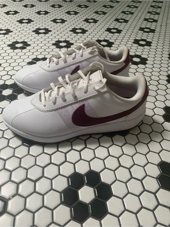 Nike White Golf Shoes with Burgundy Swoosh