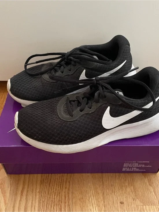Nike Tanjun Black Running Athletic Shoes
