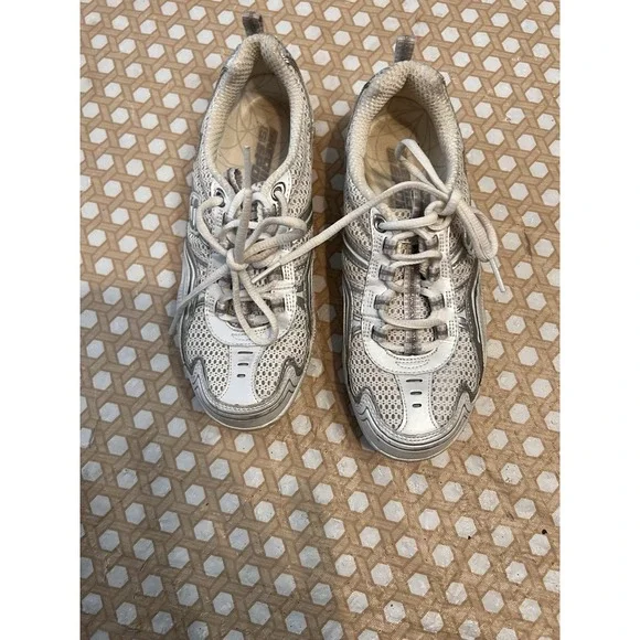 Skechers Women White Gray Sneakers Size 6.5