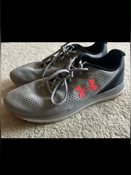 Women’s Under Armor Athletic running shoes size 11