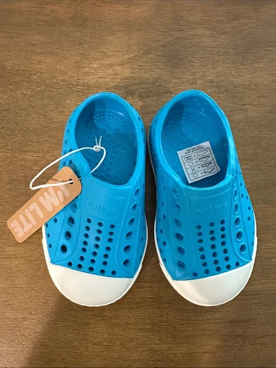 NWT Native Kids Slip-On Shoes vivid blue with  shell white
