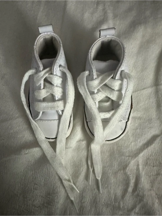 Classic White Baby Walker Sneakers — Soft First-Step Shoes
