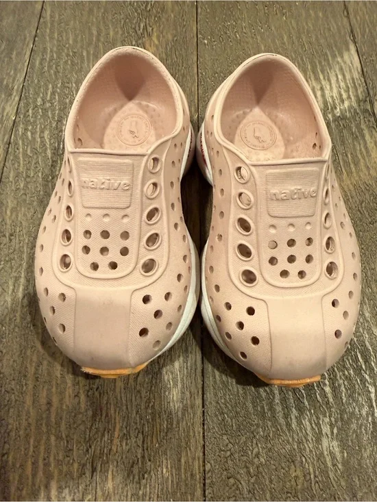 Native Slip-On Clogs in Blush Pink