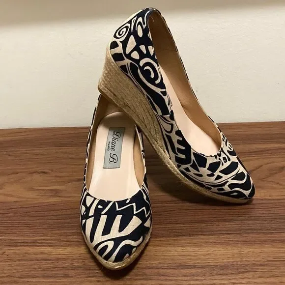 Diane B. Milano Closed Toe Espadrille in Navy/Beige Print. Size 7.