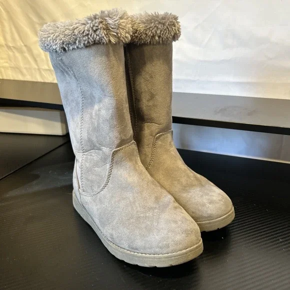 Cat & Jack Girls' Kameryn Faux Fur Shearling Boots‎ Gray 1