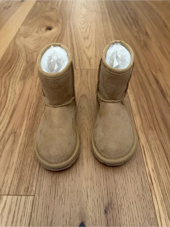 Old Navy Faux-Suede Faux-Fur Lined Boots for Toddler Girls Size 6