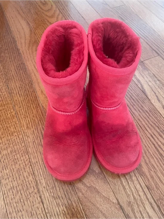 UGG Red Suede Short Shearling Boots Size 12- see photos of discoloration