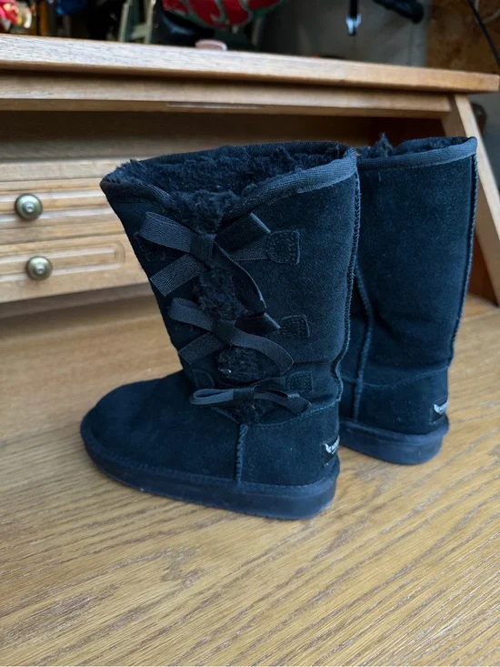Koolaburra Black Suede Mid-Calf Boots with Back Bow