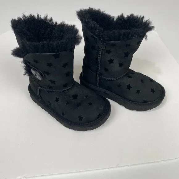 UGG‎ Kid’s Classic Boots Black Star Pattern Size 8 Girls Winter Snow Comfort