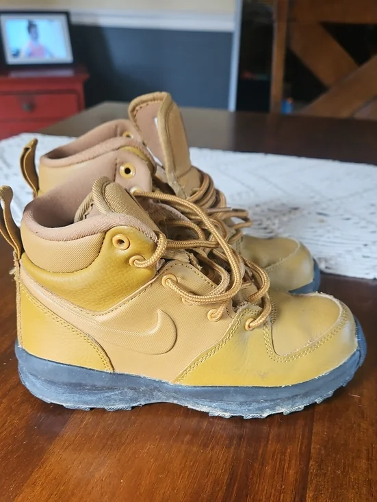 Nike Kids Wheat/Tan High-Top Lace Boots