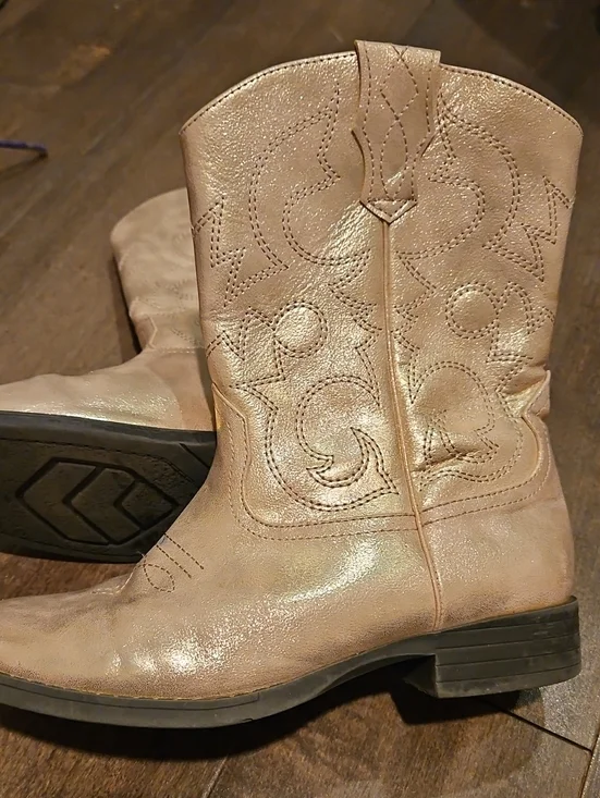 Western Short Shaft Boot in Shimmering Liggt Pink And Gold