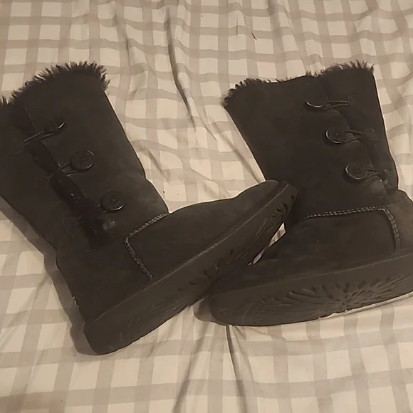 UGG Kids Black Cozy Boots‎