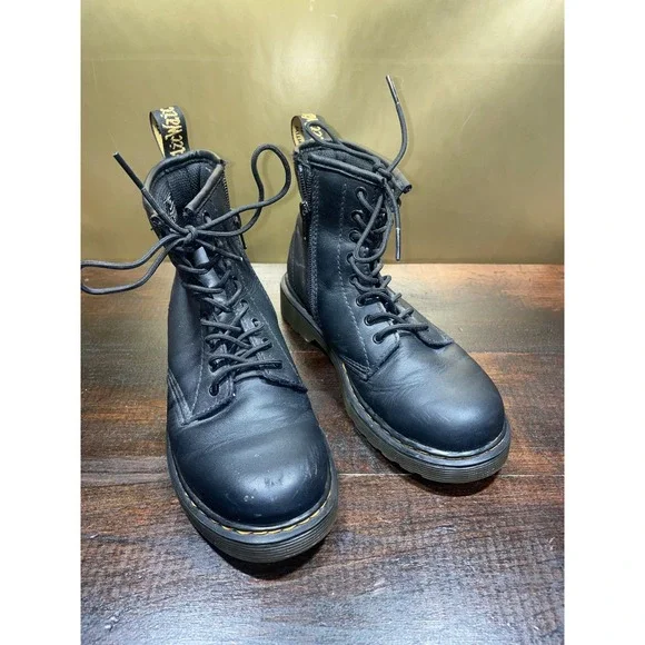 Dr. Martens 1460 Black Leather Lace Up Combat Boots Sz 3‎ Youth