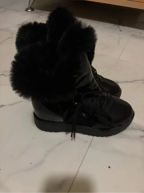 Kids Black Fur-Trim Snow Boots(Read full description)