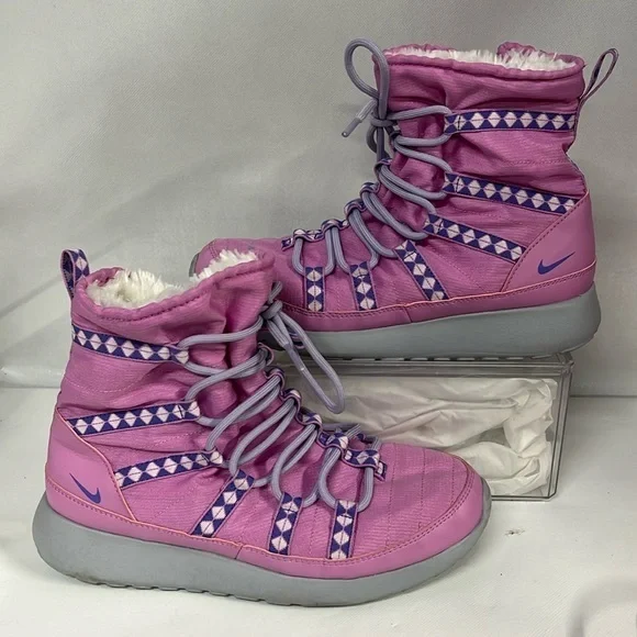Nike Youth SZ 6 Fur Lined Pink‎ Lace Up Boots