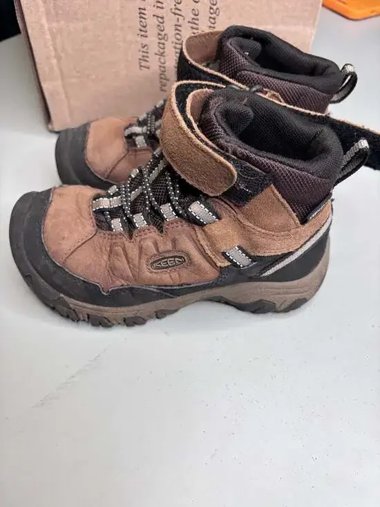 KEEN Kids Targhee IV Waterproof Mid Hiking Boots kids size 11
