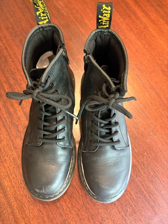 Ecu Doc Martins. Black Big Kid 4 M