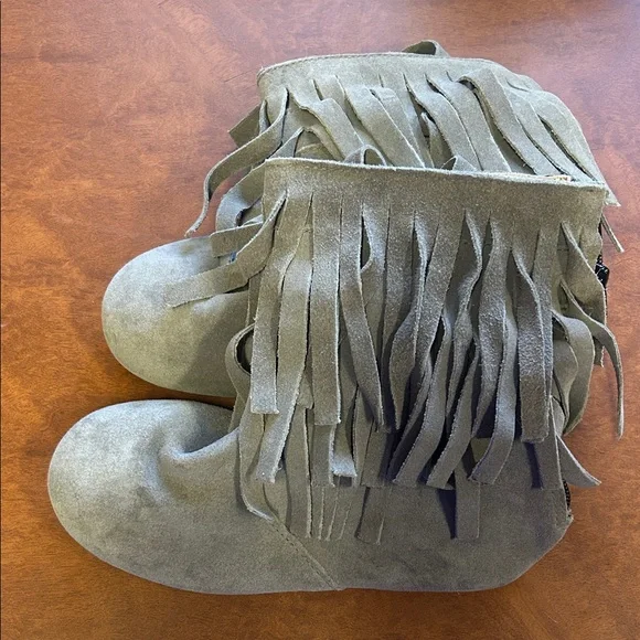Monkey Feet Suede Fringe Kids Boots in Gray