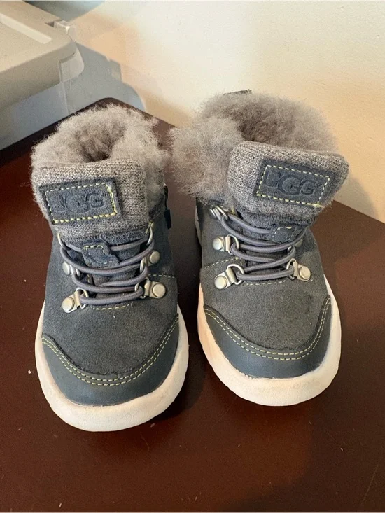 UGG Kids' Obie Waterproof Boot Toddler size 6 Winter Shoes Warm Blue Gray zipper