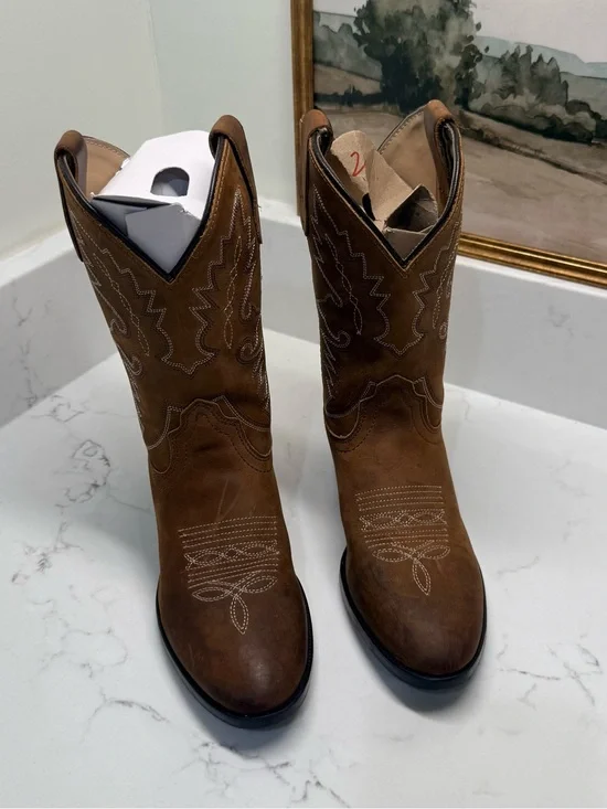 Classic Brown Western Cowboy Boots - Like New w/ Box