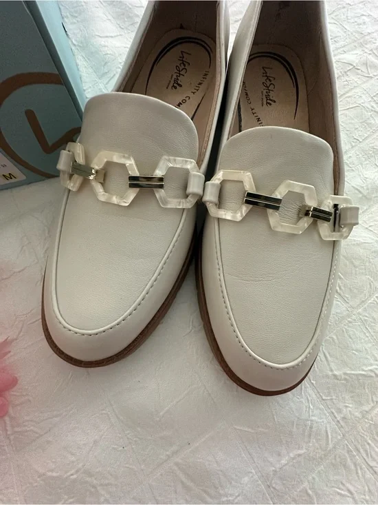 Life Stride BRAND NEW Cream Loafers with Geometric Chain Accent