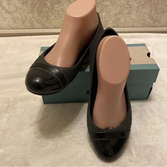 CROCS Glossy Black Cap Toe Women's Flats