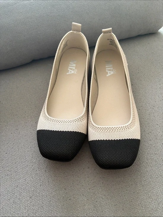 Walk-Ready Two-Tone Knit Ballet Flat — Beige and Black