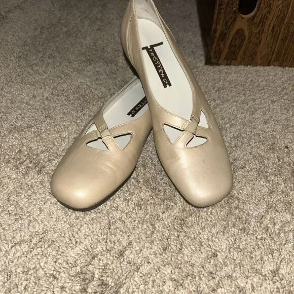Trotters Woman's Maggie Gold Leather Slip-on Confort Loafer Size 6N