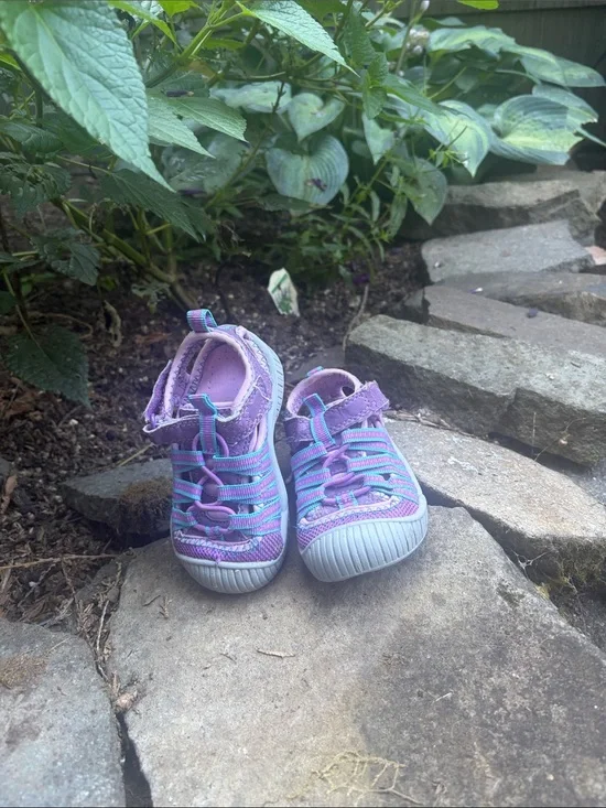 OshKosh B'gosh Purple and Teal Kids Water Shoes 6M