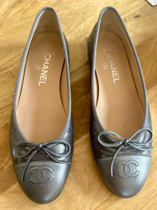 NEW Chanel Ballet Flats - size US8/ EU 38.5, GREY/SILVER