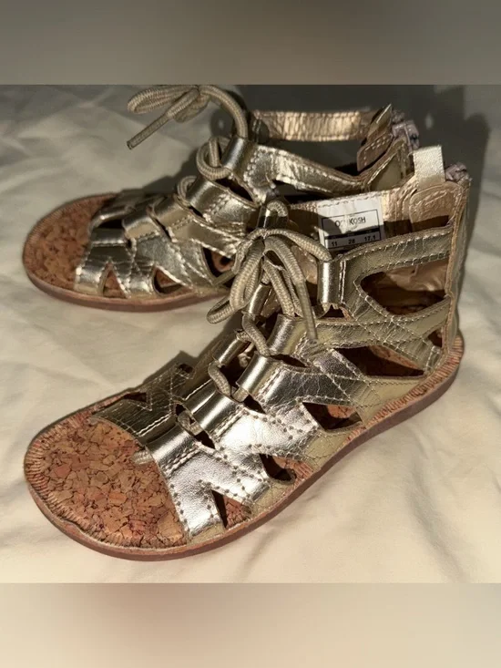 Toddler Girls Oshkosh Bgosh Gold Gladiator Lace Up Back Zip Sandals Flat Sz 11